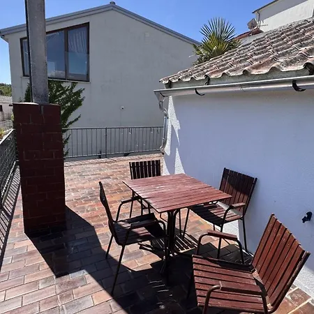 Casa Con Vista A Krk بيت للعطل *