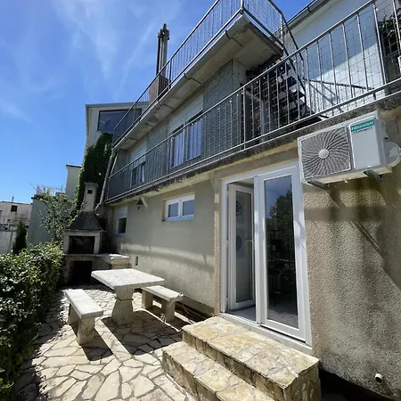 بيت للعطل Casa Con Vista A Krk *